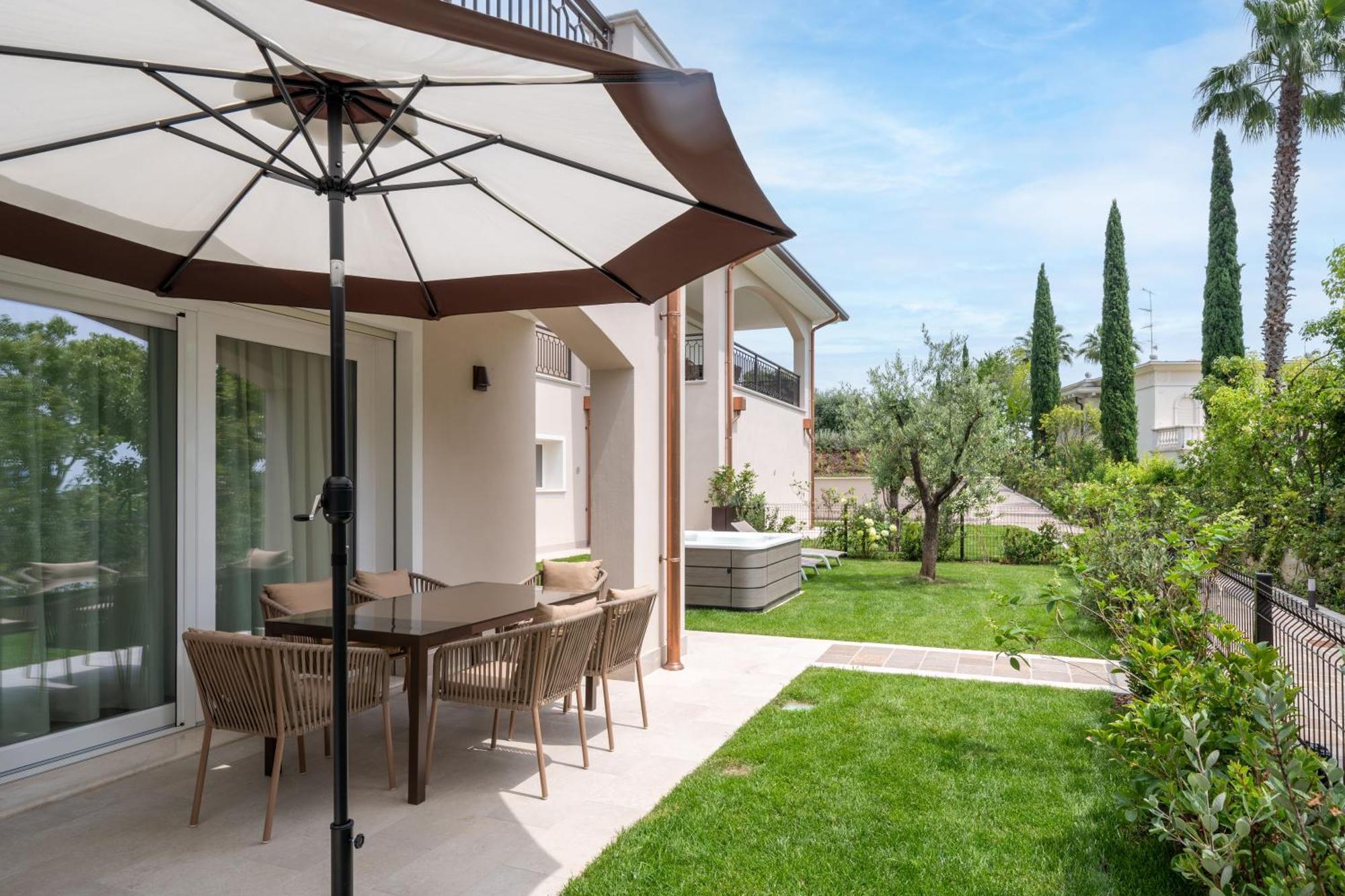 Villa Silvia Apartments San Felice del Benaco Exterior photo