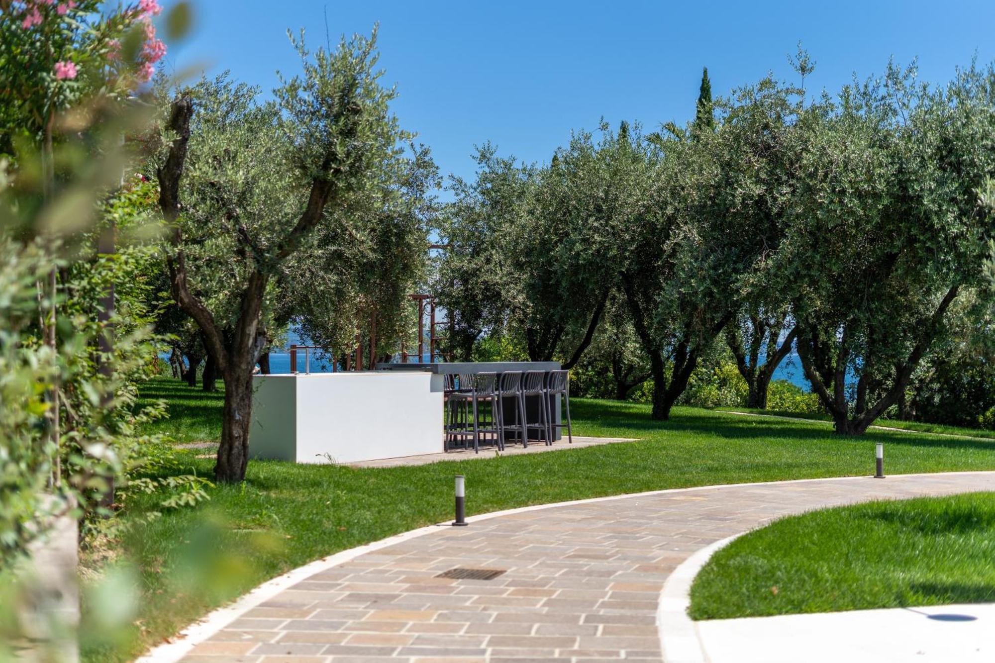 Villa Silvia Apartments San Felice del Benaco Exterior photo