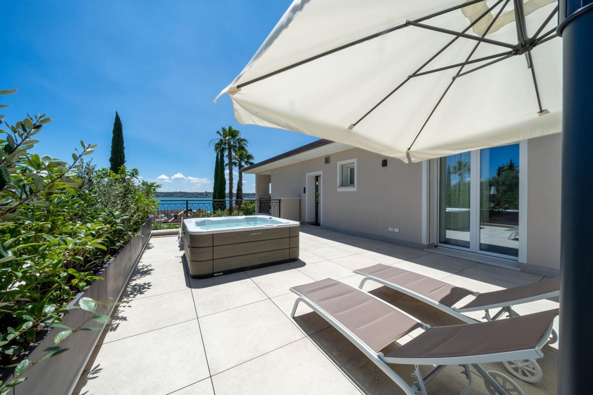 Villa Silvia Apartments San Felice del Benaco Exterior photo